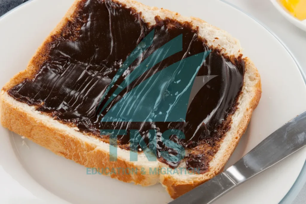 Bơ Vegemite phết mỏng trên bánh mì nướng
