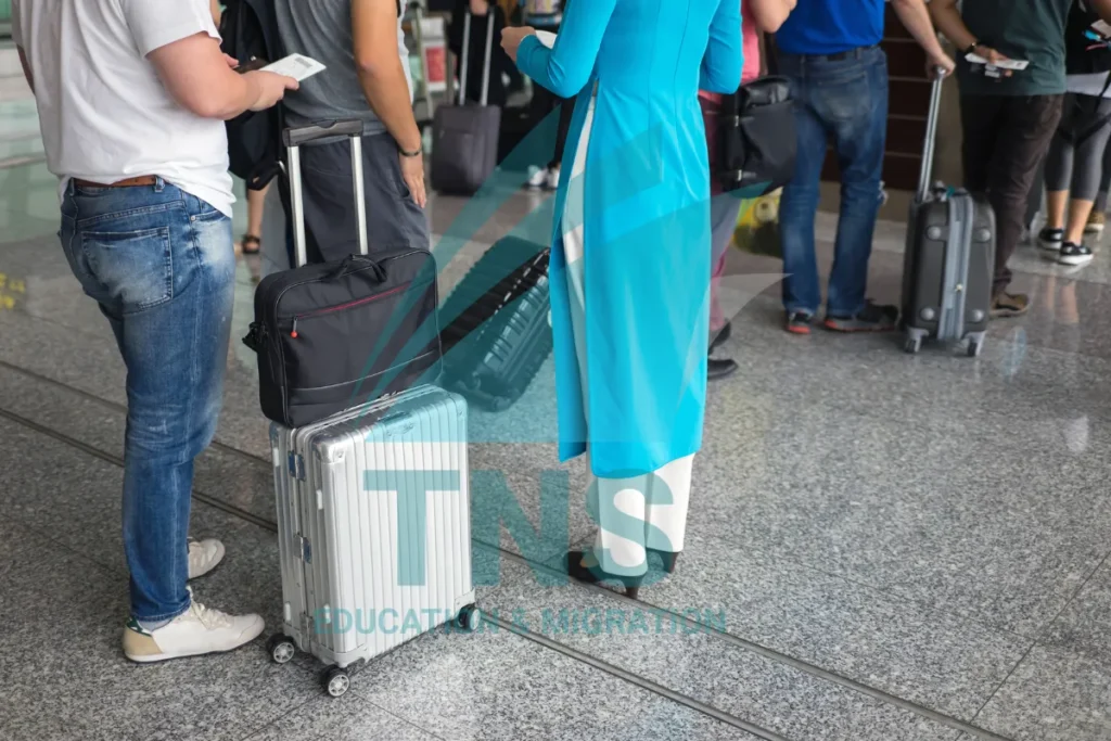 Hải quan Úc kiểm tra hành lý ký gửi tại sân bay, yêu cầu khai báo chính xác tờ khai nhập cảnh