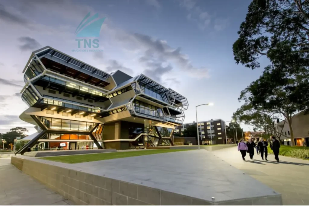 Khuôn viên chính của Đại học Monash tại Melbourne với kiến trúc hiện đại